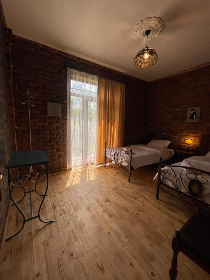 Odo'S Guest House มาร์ทวิลิ ภายนอก รูปภาพ