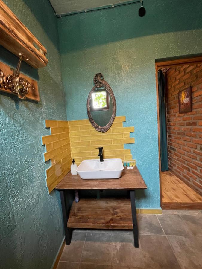 Odo'S Guest House มาร์ทวิลิ ภายนอก รูปภาพ
